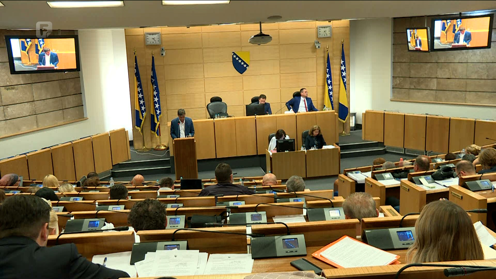 Izglasane veće penzije u FBiH, Novalić kritikovan zbog neadekvatnih mjera